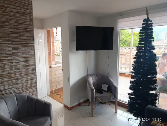 Vendo Casa En La Mota Medellín Cerca A Arkadia  De 80 M² Con Antejardín Techado