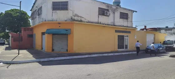 Se Alquilan Local Comercial Mario Briceño Iragorri, Sector Las Acacias