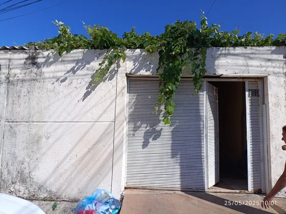 Casa 3 Quartos Garagem P/ Até 4 Veículos.