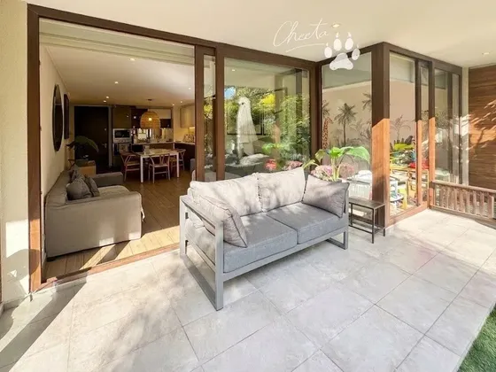 Dpto En Venta Con 2 Dormitorios Y Baños, Más Jardin