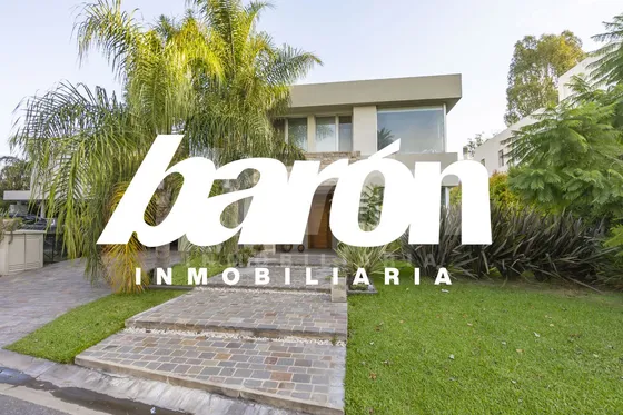 Casa En Venta En Adrogué