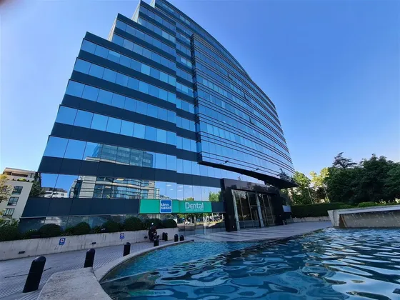 Venta Oficina Vitacura Cómoda Y Luminosa 71 M2, 3p/2b/k/2est