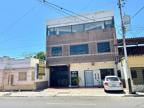 % Raiza Suarez Vende Edificio En Pleno Centro De Barquisimeto, 2 3 1 4 1 0 6, Totalmente Amoblado Funciona Como Hotel, Posee 20 Habitaciones, 23 Baños, Áreas De Cocina, Recepcion, Terraza Y Alta Segu.