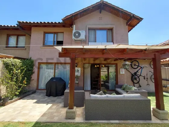 Casa En Venta 3 Dorm. Escritorio Y Serv. La Reina