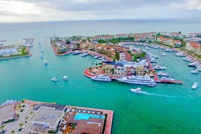 For Sale Penthouse En Los Fundadores De Cap Cana La Marina  De 4 Habitaciones Con 550 Metros 