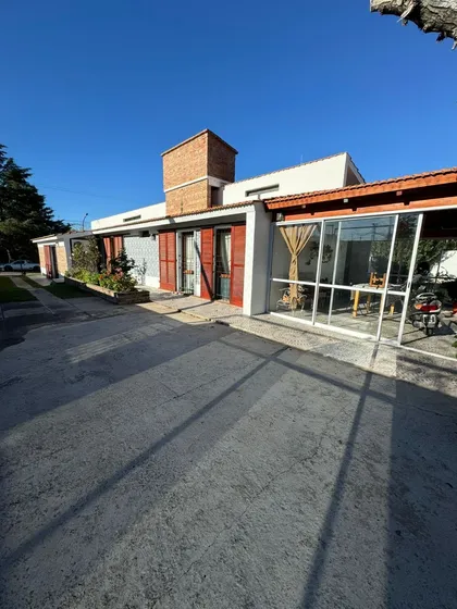 Apta A Credito , Hermosa Casa En Venta En Miguel Muñoz , Cuaro Dormi, Pileta, Gas Natural