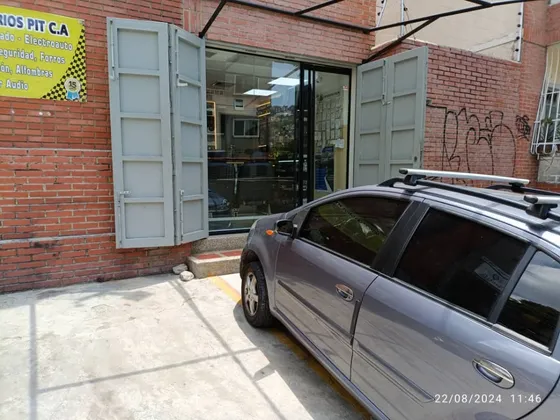 Se Alquila Local Comercial Los Chaguaramos/valle Abajo 180m2