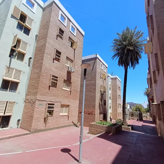 En Venta Departamento Barrio San Martin, Ipv, Compl. Cerrado 3 Dorm.