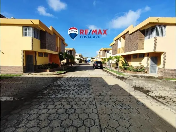 En Venta Amplio Y Cómodo Town House De 116 M2 En Obra Gris Con Planta Total En Mocoties, Tucacas.