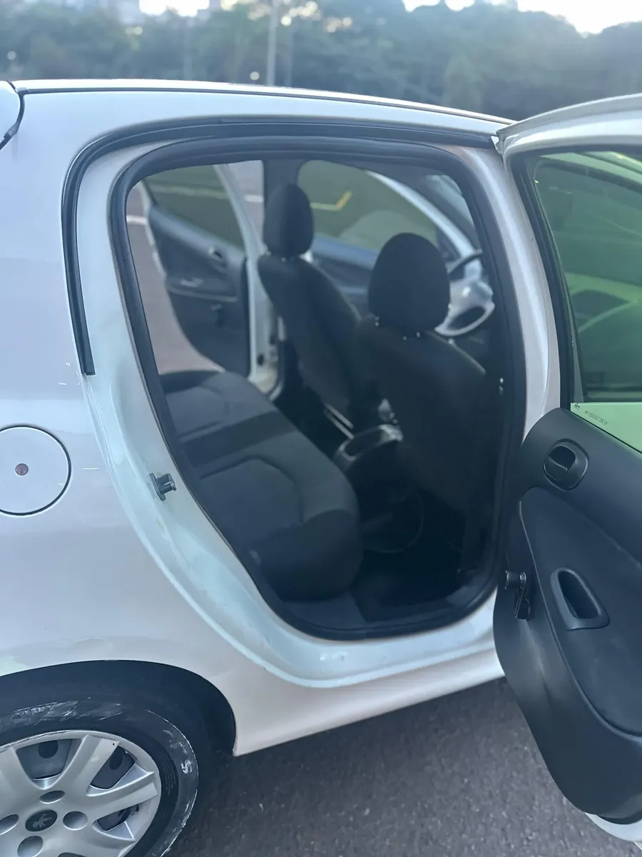 Peugeot 207 2014 1.4 Active Flex 5p — foto 9