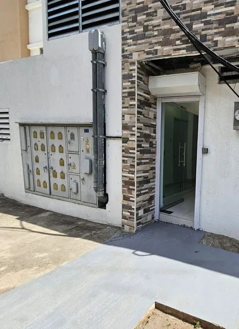 Local En Alquiler Con 3 Oficinas, Cocina Con Linea Blanca, En Naco Santo Domingo
