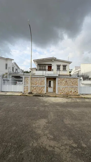 T.r. Vende Comoda Casa En Calle Cerrada En La Urbanizacion Prebo Ii. Valencia   Cod. 286016