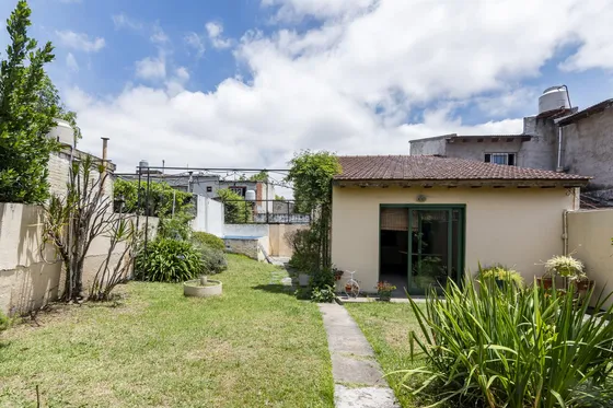 Venta Casa 3 Ambientes Con Quincho Y Pileta En Morón