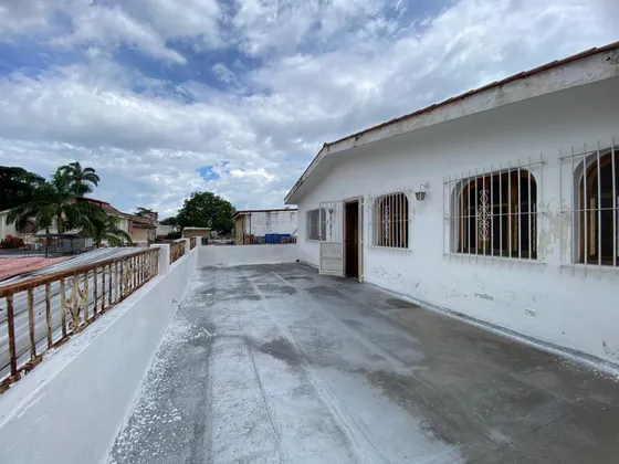 Cr Alquila Casa Ideal Para Comercio, Avenida Bolivar Norte