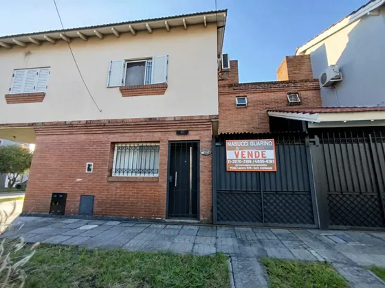 Dúplex De 3 Ambientes C/ Cochera. Apto Credito!