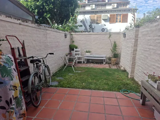 Triplex En Venta Con Entrada De Auto Fondo Y Terraza En Ramos Mejía