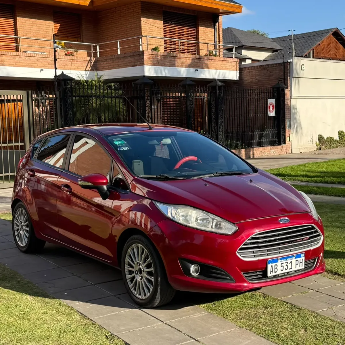 Ford Fiesta Kinetic 1.6 Con Gnc De 5ta Generacion