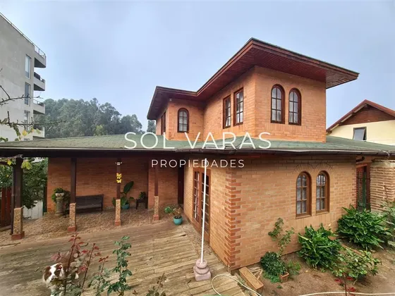 Hermosa Casa Familiar 6d 3b 194 M2 815 M2 Terreno Y Piscina