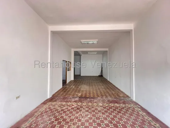 Local En Vente En Buen Punto Comercial Santa Rosa Maracay Kg:25-20194