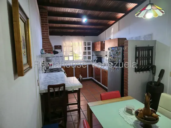 Rafael Gamarra Ofrece En Venta Hermosa Casa En Barquisimeto Zona Este, En Optimas Condiciones, Con Todos Los Servicios Basicos, Moderno, Amplia, Contactame Cod 27-3383, Rif V073130677.