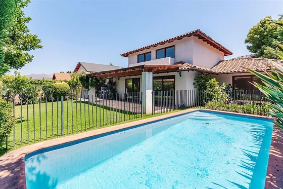 Casa En Venta De 4 Dorm. En Lo Barnechea