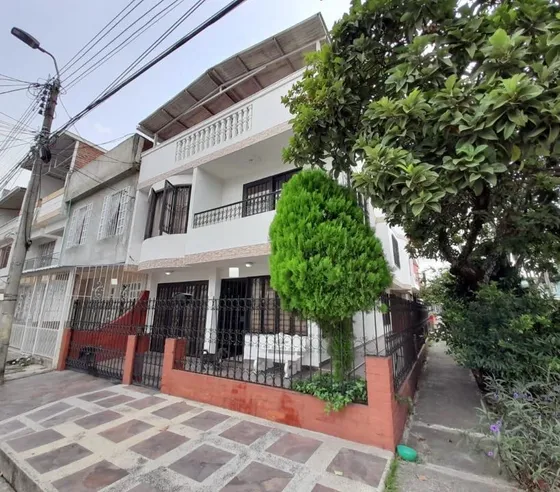 Casa Esquinera De Dos Pisos Más Terraza En Venta Portal Del Recreo