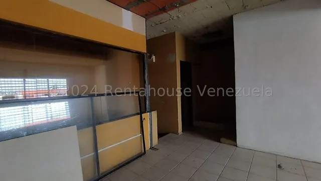  Excelente Local En Alquiler De Dos Niveles Ubicado En Una Zona Estrategica A Pie De Calle En La Avenida Intercomunal De Barquisimeto - Cabudare.* & Mehilyn Perez Tu Asesor De  Confianza *&