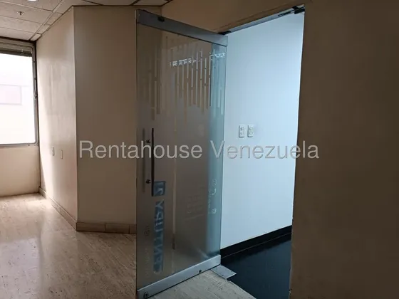 Se Alquila Oficina En El Centro De Caracas Av. Urdaneta 25-23802