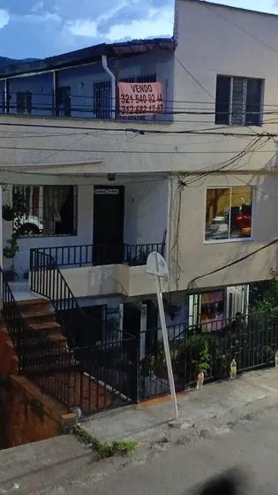 !ganga! Vendo Hermosa Casa Medellín - San Javier (cerca Estación Metro)
