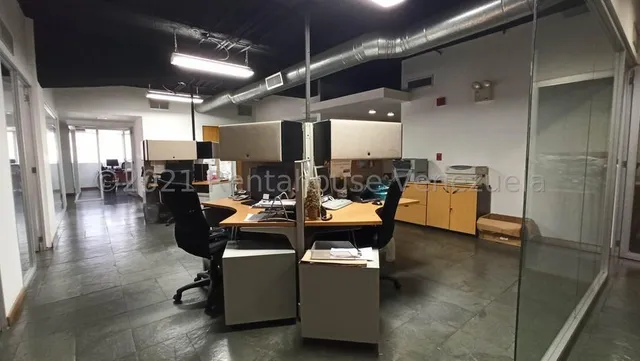 Hermosa Oficina Remodelada En Venta En Reconcido Centro Profesional De Los Cortijos