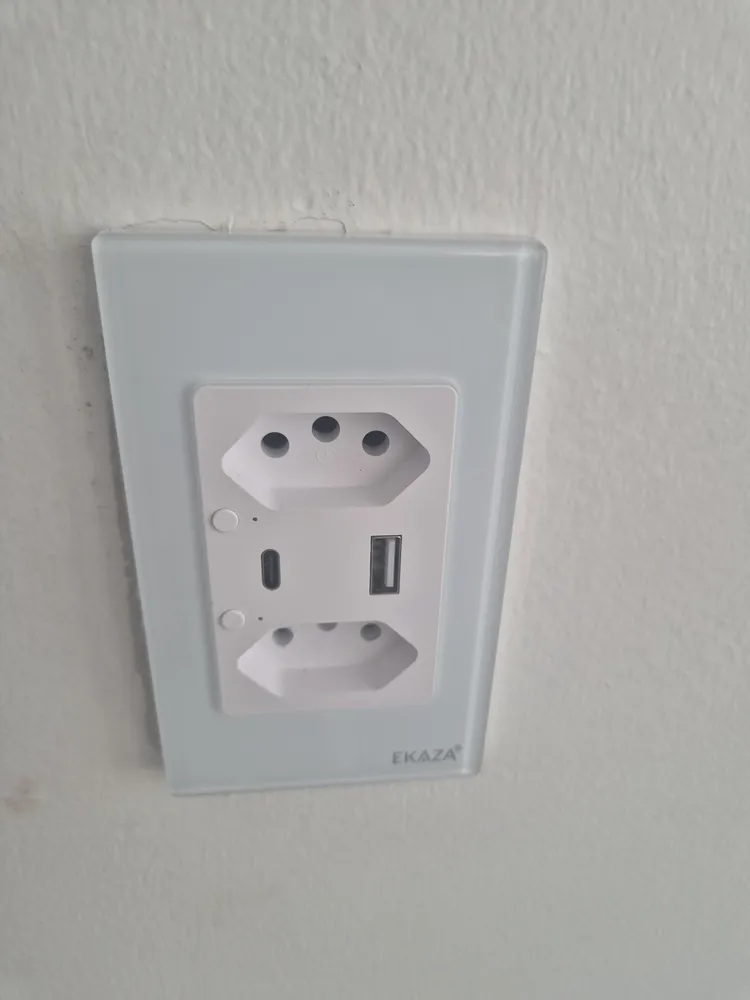 Tomada Inteligente Wifi Dupla Usb Usbc Dupla Vidro Temperado 10a 3 Pinos Smart Alexa Tuya Smart Life Google 110v 220v Bivolt Branca Ekaza - Imagem 4