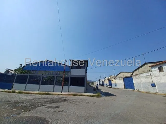 Erika Armeya Vende, Galpon En La Zona Industrial 3 De Barquisimeto. Flex: 25-17891