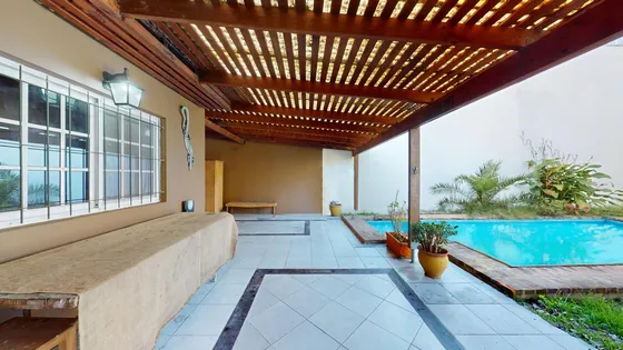 Camino Centenario E/ 460 Y 461 City Bell- Casa En  Venta 3 Habitaciones - Quincho - Parque Y Piscina