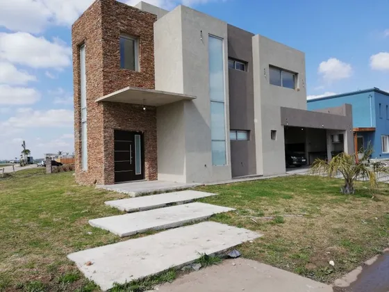 Casa En Venta En Lagos De Cannig I