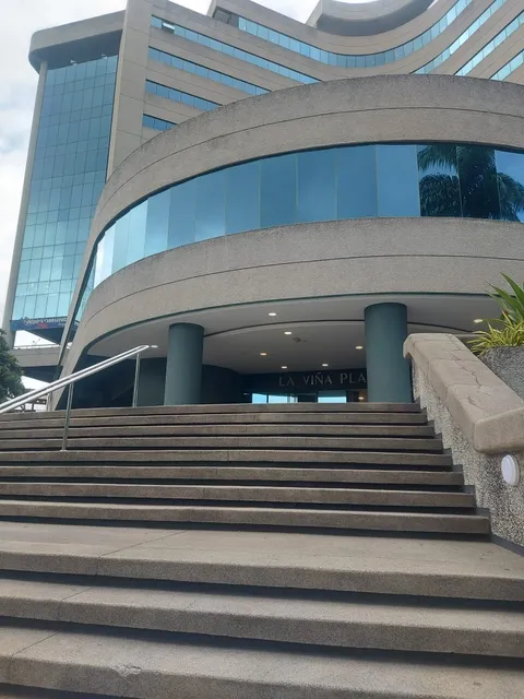 Alquila Oficina En El Centro Corporativo La Viña Plaza, Vende Crismelia Castillo  Plof-83