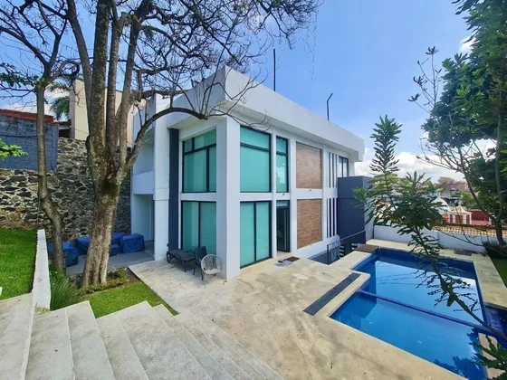 Hermosa Y Espaciosa Casa En Privada