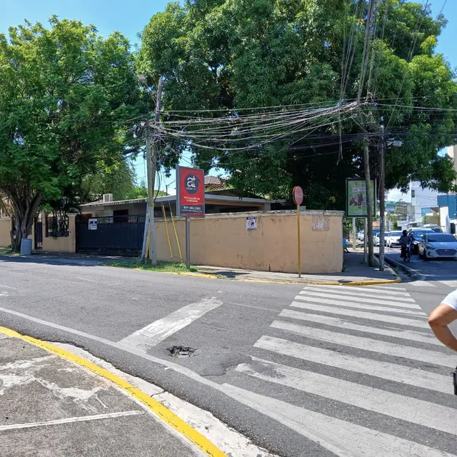 Esquina Comercial En  Alquiler  27 De Febrero 