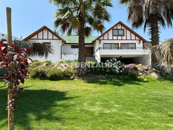 Casa En Venta De 5 Dorm. En Puente Alto