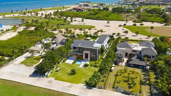 Villa De Lujo En Cap Cana, Punta Cana, 10 Hab, Una Joya Inmobiliaria En El Caribe, 2niveles, Piscina, Terraza, Jacuzzi