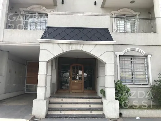 Departamento En  Alquiler En Adrogué