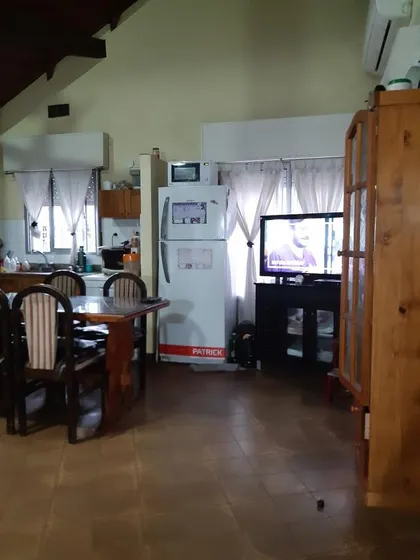 Casa En Venta - 3 Dormitorios 2 Baños - Jardin Y Patio - 182mts2 - Monte Grande