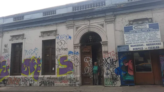 Se Vende Casa Grande, Antigua Con Amplio Terreno .