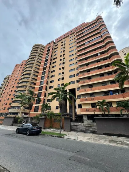 T.r. Alquila Amplio Apartamento Amoblado, Pozo De Agua Y Planta 50% En La Urb. Los Mangos. Valencia   Cod. 287623