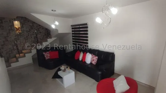 Naudy Escalona Asesor Inmobiliario De Rentahouse Veden Estupendo Townhouse En Cabudare