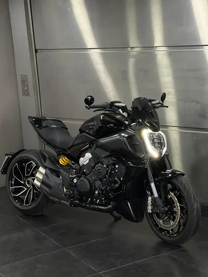 Ducati Diavel V4 Dark - Unica - Con Accesorios