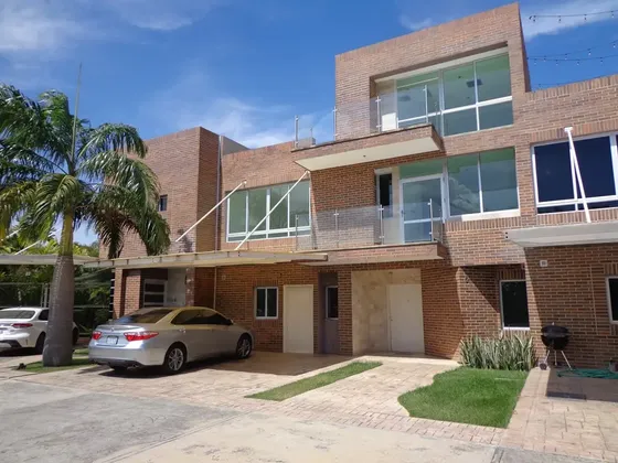 Urb Monte Real Exclusivo Tonwhouse A Estrenar En Venta Corredor Inmobiliario Julio Hernandez De Inmverso Lara Bienes Raices
