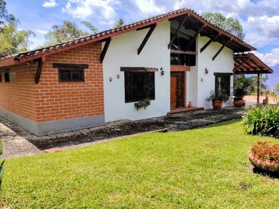 Casa Campestre En Lote De 10.000 M2
