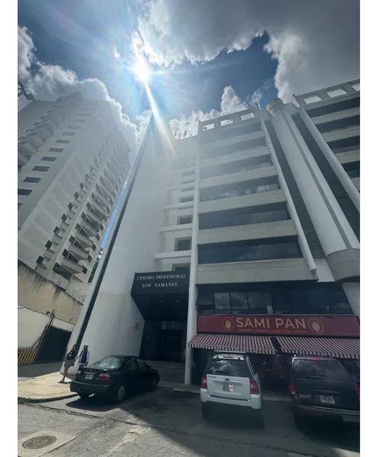 Vendo Y/o Alquilo Oficina Centro Profesional Los Samanes