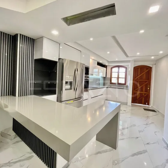 Town House En Pueblo Viejo De 2 Niveles Con Muelle 