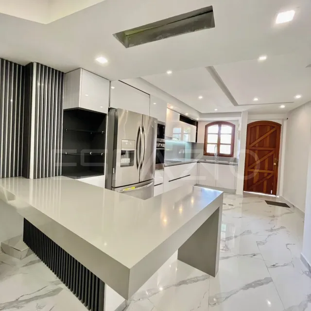 Town House En Pueblo Viejo De 2 Niveles Con Muelle 